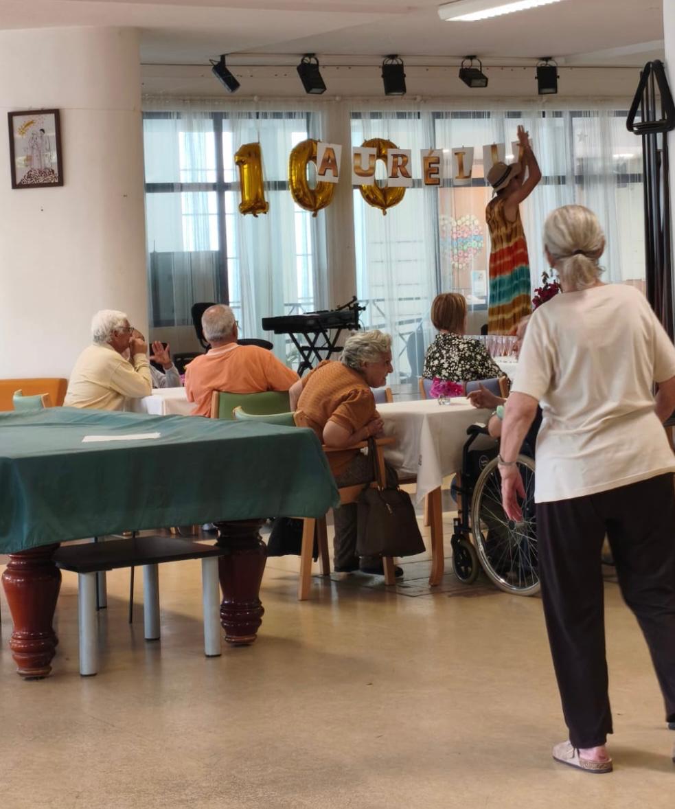 Comemoração de 100º aniversário de uma utente de lar.